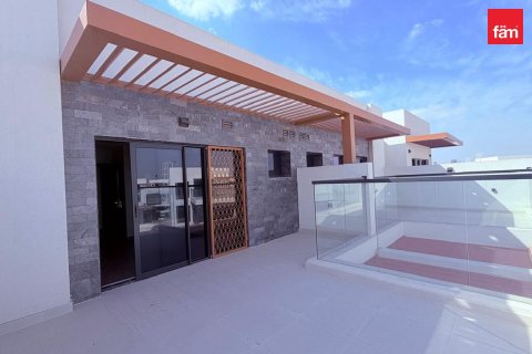 Townhouse in Dubai 5 bedrooms, 172.5 sq.m. № 137757 - photo 9