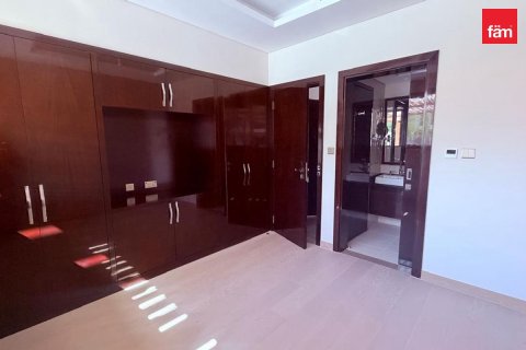 Townhouse in Dubai 5 bedrooms, 172.5 sq.m. № 137757 - photo 5