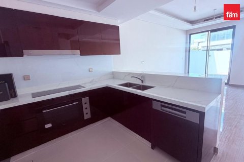Townhouse in Dubai 5 bedrooms, 172.5 sq.m. № 137757 - photo 4