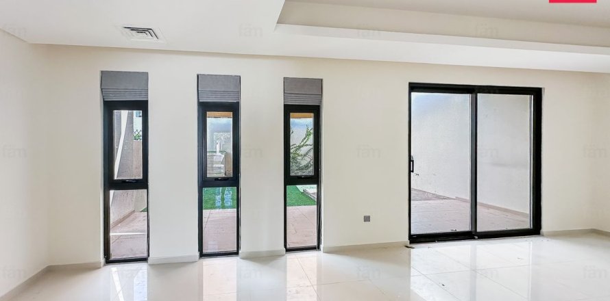 Townhouse in Dubai 4 bedrooms, 174.8 sq.m. № 137754