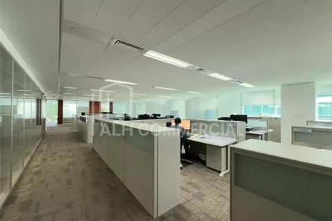 Office in Sheikh Zayed Road, Dubai 1 room, 534 sq.m. № 92752 - photo 3