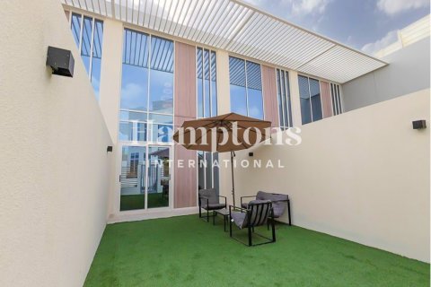 Villa in Dubai Land, Dubai 2 bedrooms, 123.79975071 sq.m. № 101481 - photo 4