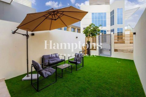 Villa in Dubai Land, Dubai 2 bedrooms, 123.79975071 sq.m. № 101481 - photo 12