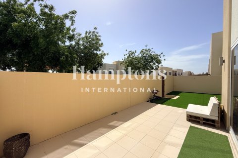 Снять в аренду квартиру в Dubai South (Dubai World Central), Дубай: 3 спальни, 222.77953594м², № 101482 - фото 12