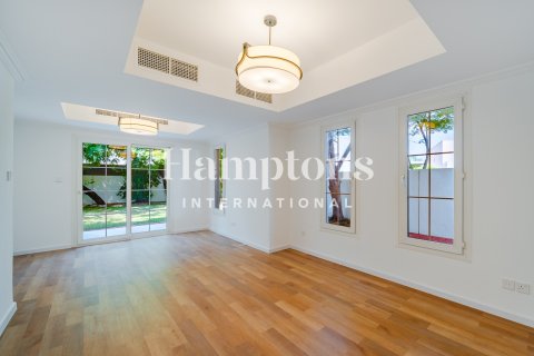 Townhouse in Springs 4, The Springs, Dubai 4 bedrooms, 347.08560800 sq.m. № 63301 - photo 3