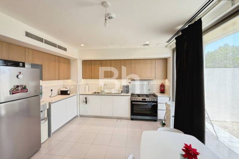 Villa in Dubai South (Dubai World Central), Dubai 4 bedrooms, 357 sq.m. № 57112 - photo 10
