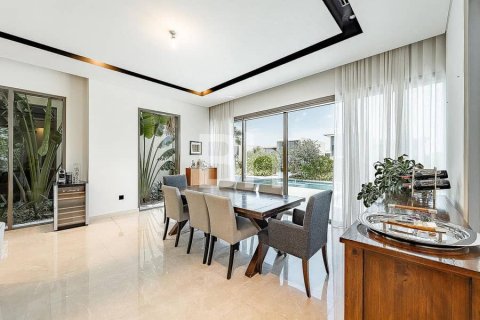 Villa in Dubai Hills Estate, Dubai 4 bedrooms, 707 sq.m. № 57116 - photo 1