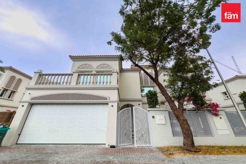 Villa à Dubai, 5 chambres, 631.2 m², № 11249 - photo 4