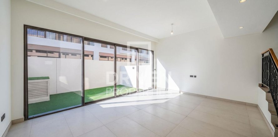 Adosado en Damac Lagoons, Dubai, 4 dormitorios, 144 m², № 142620