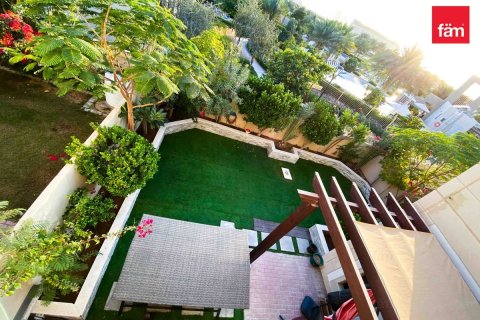 Townhouse in Dubai 4 bedrooms, 309.4 sq.m. № 23776 - photo 1