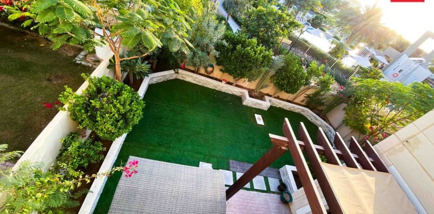 Townhouse in Dubai 4 bedrooms, 309.4 sq.m. № 23776