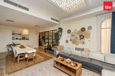 Townhouse in Dubai 4 bedrooms, 309.4 sq.m. № 23776 - photo 2