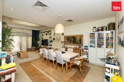 Townhouse in Dubai 4 bedrooms, 309.4 sq.m. № 23776 - photo 3