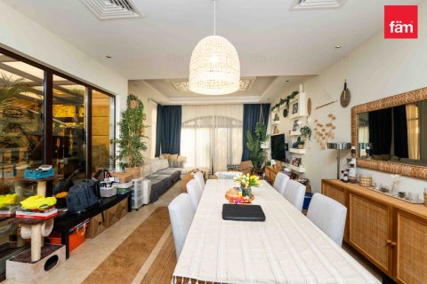 Townhouse in Dubai 4 bedrooms, 309.4 sq.m. № 23776 - photo 14