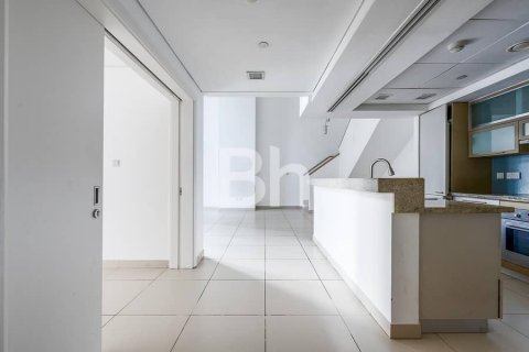 Снять в аренду квартиру в Даунтаун Дубай (Даунтаун Бурдж Дубай), Дубай: 3 спальни, 214м², № 21073 - фото 2