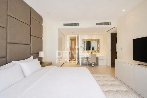 Apartment in Downtown Dubai (Downtown Burj Dubai), Dubai 2 bedrooms, 143.63 sq.m. № 137007 - photo 12