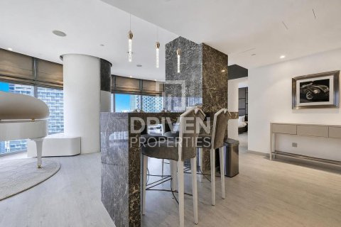 Apartment in Downtown Dubai (Downtown Burj Dubai), Dubai 2 bedrooms, 143.63 sq.m. № 137007 - photo 2