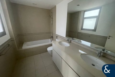 Снять в аренду виллу в Hayat Townhouses, Town Square, Дубай: 3 спальни, 207м², № 79002 - фото 9