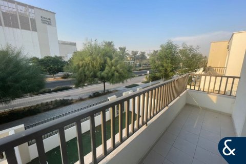 Снять в аренду виллу в Hayat Townhouses, Town Square, Дубай: 3 спальни, 207м², № 79002 - фото 8