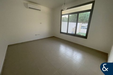 Снять в аренду виллу в Hayat Townhouses, Town Square, Дубай: 3 спальни, 207м², № 79002 - фото 2