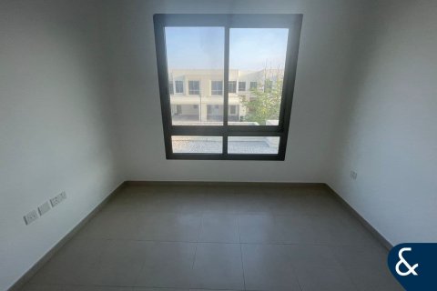 Снять в аренду виллу в Hayat Townhouses, Town Square, Дубай: 3 спальни, 207м², № 79002 - фото 13