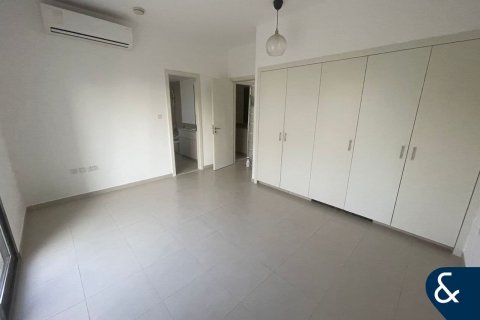 Снять в аренду виллу в Hayat Townhouses, Town Square, Дубай: 3 спальни, 207м², № 79002 - фото 6