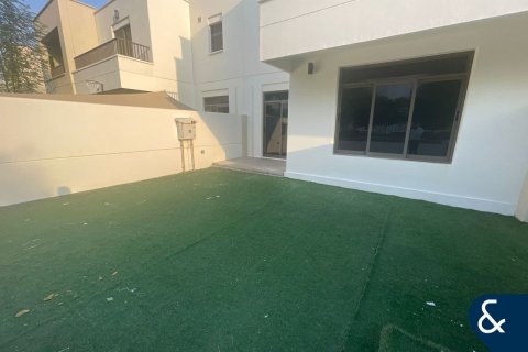 Снять в аренду виллу в Hayat Townhouses, Town Square, Дубай: 3 спальни, 207м², № 79002 - фото 3