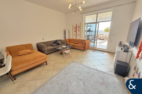 Снять в аренду квартиру в Motor City, Дубай: 3 спальни, 272м², № 79003 - фото 4