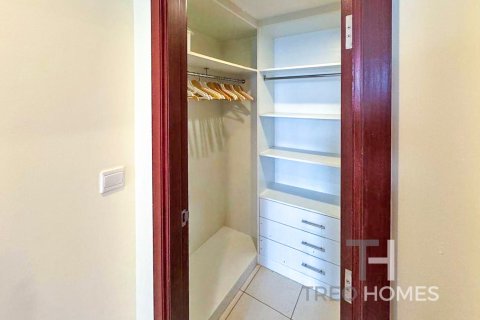 Снять в аренду квартиру в Бурдж-Халифе, Дубай: 2 спальни, 135м², № 16865 - фото 13