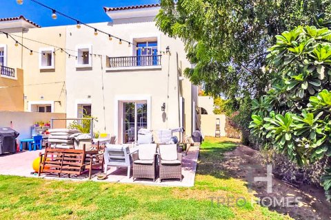 Villa en The Lakes, Dubai, 3 dormitorios, 240 m², № 16846 - foto 1