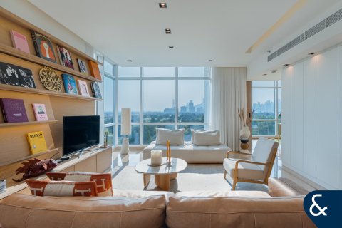 Apartamento en The Views, Dubai, 2 dormitorios, 130 m², № 79340 - foto 2