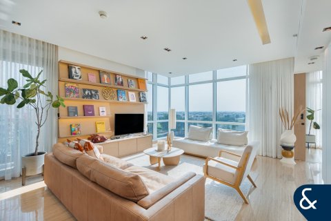 Apartamento en The Views, Dubai, 2 dormitorios, 130 m², № 79340 - foto 1