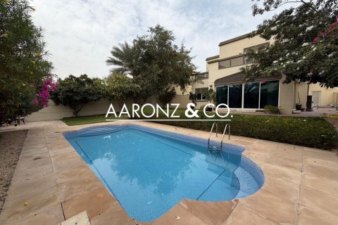 Villa en Jumeirah Park, Dubai, 4 dormitorios, 442 m², № 103175