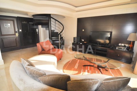 Apartamento en Jumeirah Beach Residence, Dubai, 1 dormitorio, 136 m², № 6549 - foto 1