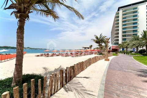 Снять в аренду квартиру в Azure Residences, Пальма Джумейра, Дубай: 1 спальня, 106.1м², № 6553 - фото 1