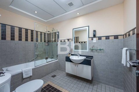 Снять в аренду апартаменты в отеле в Sheikh Zayed Road, Дубай: 2 спальни, 75м², № 21136 - фото 12