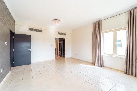 Villa in Jumeirah Islands, Dubai 4 bedrooms, 497 sq.m. № 101267 - photo 9