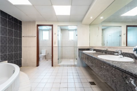 Villa in Jumeirah Islands, Dubai 4 bedrooms, 497 sq.m. № 101267 - photo 8