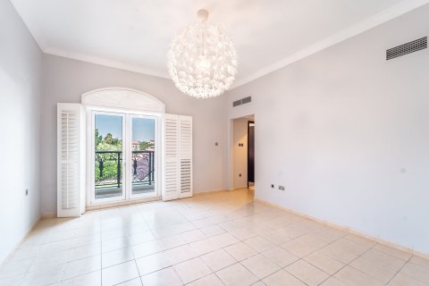 Villa in Jumeirah Islands, Dubai 4 bedrooms, 497 sq.m. № 101267 - photo 12