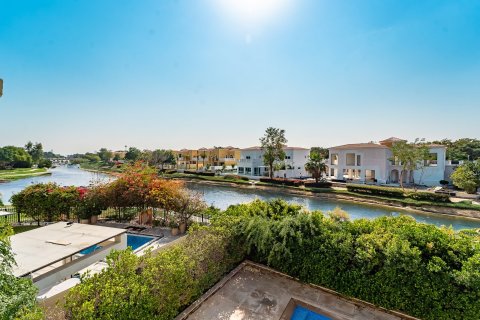 Villa in Jumeirah Islands, Dubai 4 bedrooms, 497 sq.m. № 101267 - photo 3