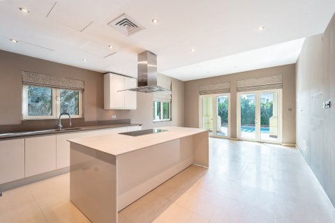 Villa in Jumeirah Islands, Dubai 4 bedrooms, 497 sq.m. № 101267 - photo 15