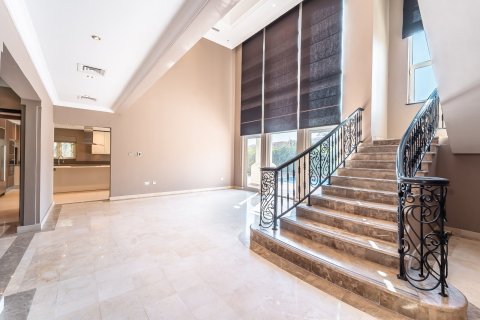 Villa in Jumeirah Islands, Dubai 4 bedrooms, 497 sq.m. № 101267 - photo 16