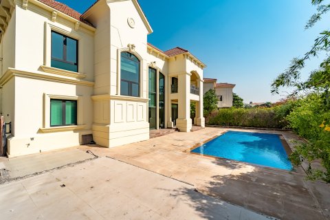 Villa in Jumeirah Islands, Dubai 4 bedrooms, 497 sq.m. № 101267 - photo 2