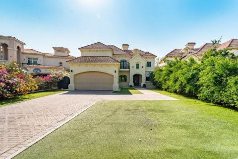 Villa in Jumeirah Islands, Dubai 4 bedrooms, 497 sq.m. № 101267 - photo 4