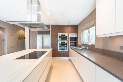 Villa in Jumeirah Islands, Dubai 4 bedrooms, 497 sq.m. № 101267 - photo 14