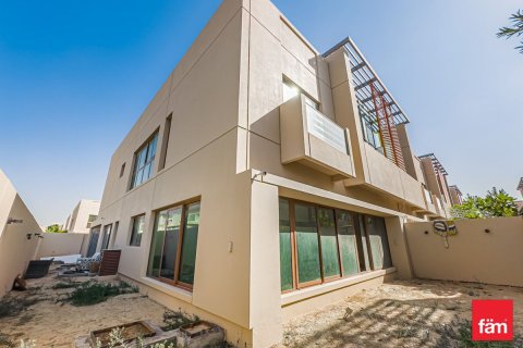 Снять в аренду таунхаус в Meydan, Дубай: 4 спальни, 305.1м², № 16499 - фото 1