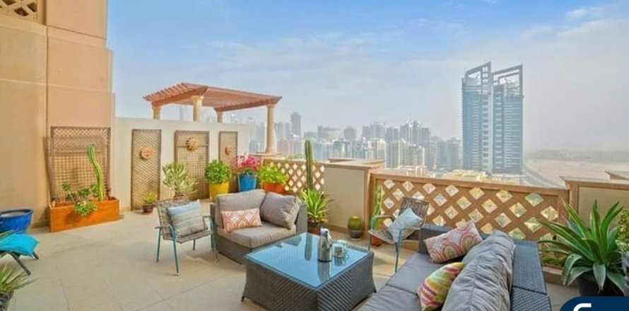 Apartment in The Views, Dubai 2 bedrooms, 174 sq.m. № 78988