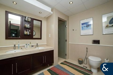 Apartment in The Views, Dubai 2 bedrooms, 174 sq.m. № 78988 - photo 8