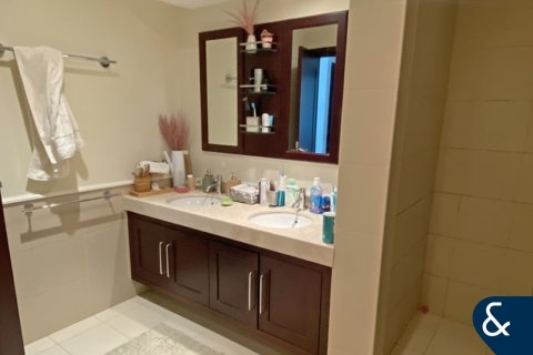 Apartment in The Views, Dubai 2 bedrooms, 174 sq.m. № 78988 - photo 10