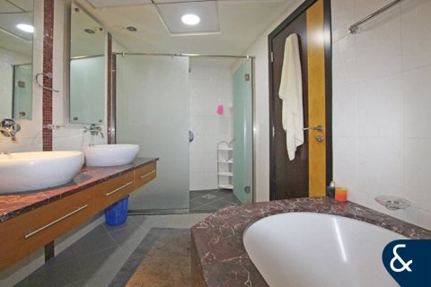 Apartment in Sadaf, Jumeirah Beach Residence, Dubai 2 bedrooms, 171 sq.m. № 78918 - photo 14